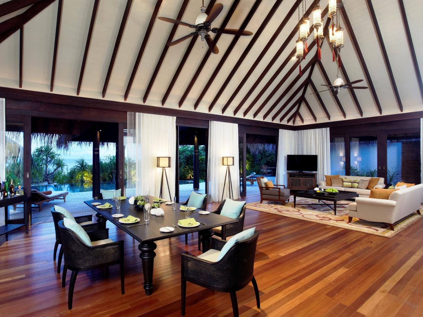 Three Bedroom Beach Pool Residence - Free WiFi access - Breakfast included