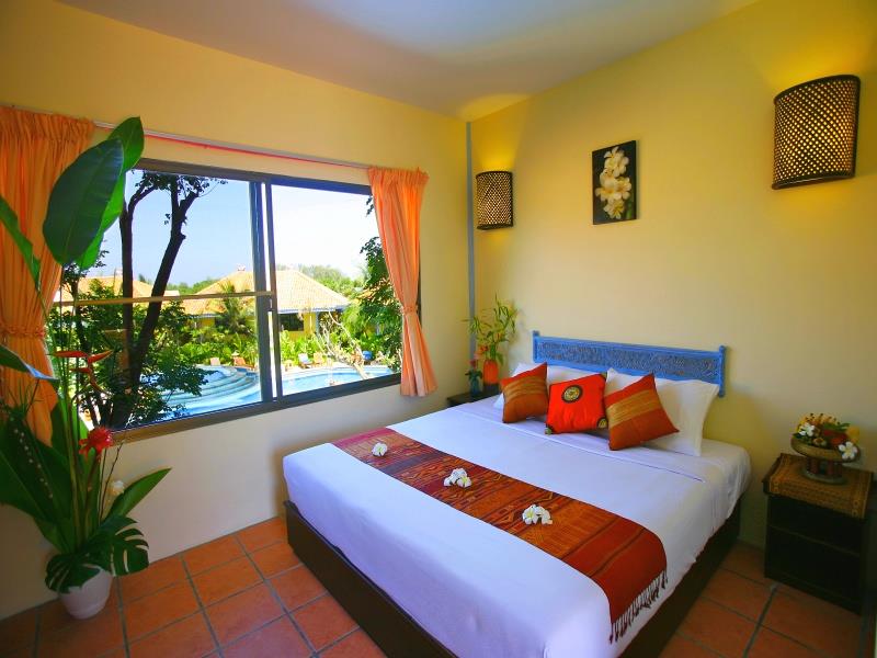 Chalong Beach Hotel Spa 4