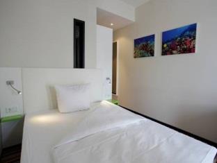 French Single Room - Free WiFi access - Breakfast included