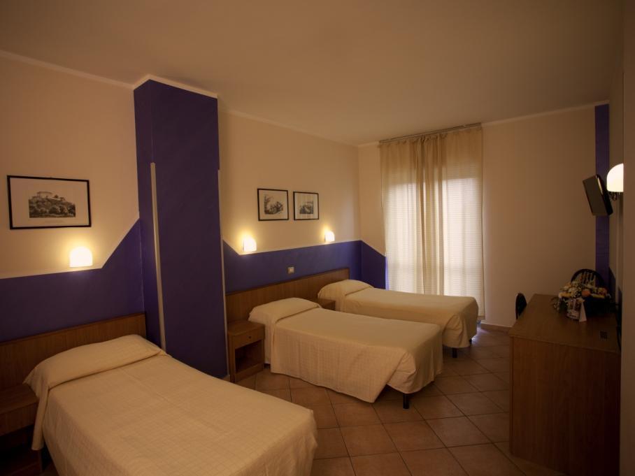 Triple Room - Free WiFi access - Breakfast included