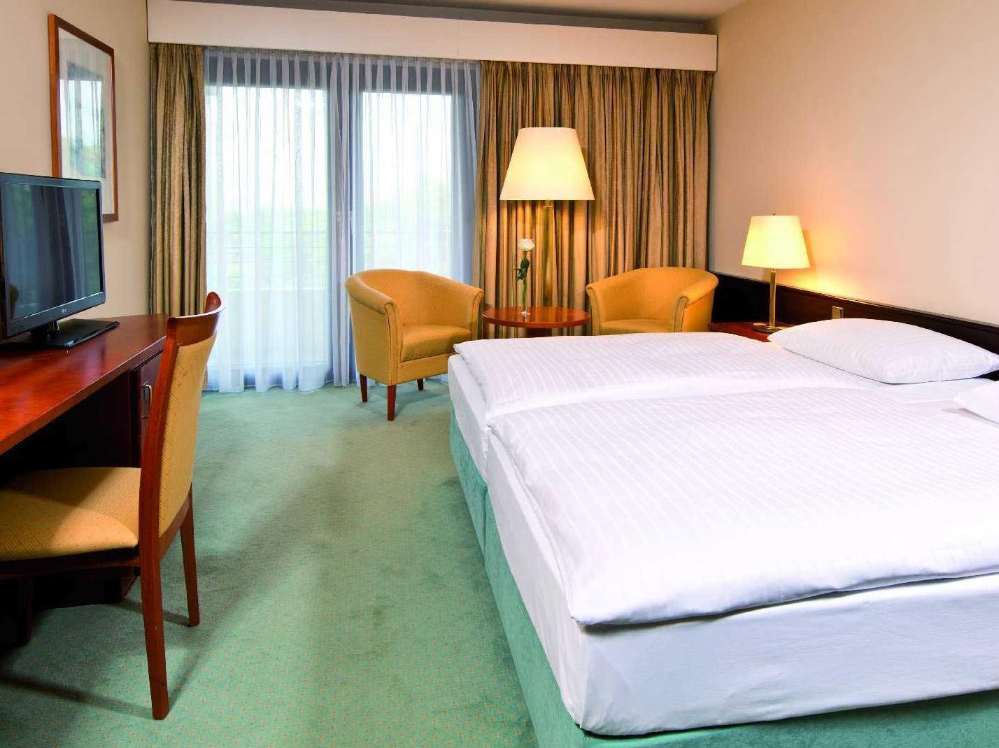 Maritim Konferenz Hotel Germany
 FAQ 2017, What facilities are there in Maritim Konferenz Hotel Germany
 2017, What Languages Spoken are Supported in Maritim Konferenz Hotel Germany
 2017, Which payment cards are accepted in Maritim Konferenz Hotel Germany
 , Germany
 Maritim Konferenz Hotel room facilities and services Q&A 2017, Germany
 Maritim Konferenz Hotel online booking services 2017, Germany
 Maritim Konferenz Hotel address 2017, Germany
 Maritim Konferenz Hotel telephone number 2017,Germany
 Maritim Konferenz Hotel map 2017, Germany
 Maritim Konferenz Hotel traffic guide 2017, how to go Germany
 Maritim Konferenz Hotel, Germany
 Maritim Konferenz Hotel booking online 2017, Germany
 Maritim Konferenz Hotel room types 2017.