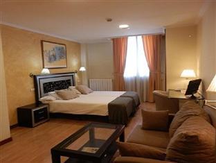 Double or Twin Room - Free WiFi access - Breakfast included
