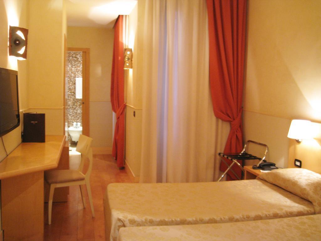 Hotel-Small