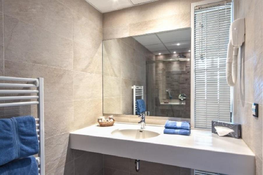 Superior Double or Twin Room with Sea View - Free WiFi access