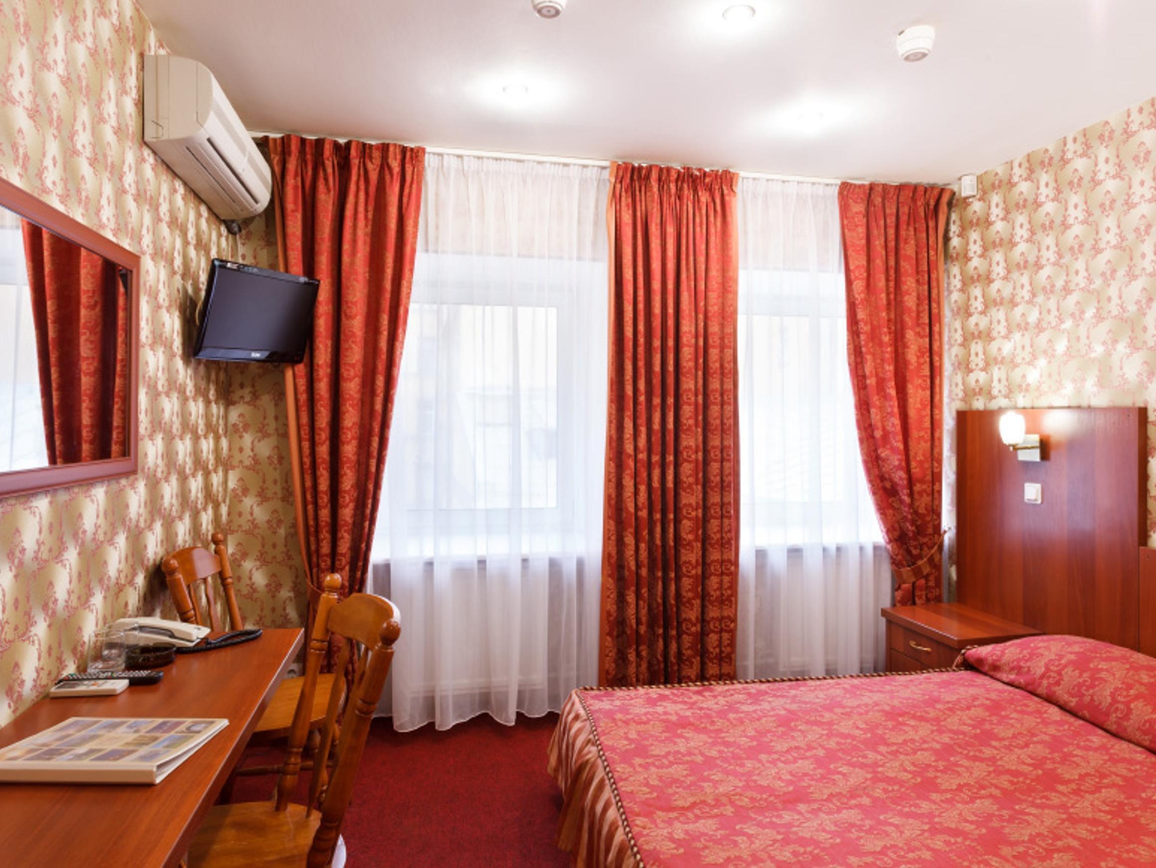 Standard Double or Twin - Free WiFi access - Breakfast included
