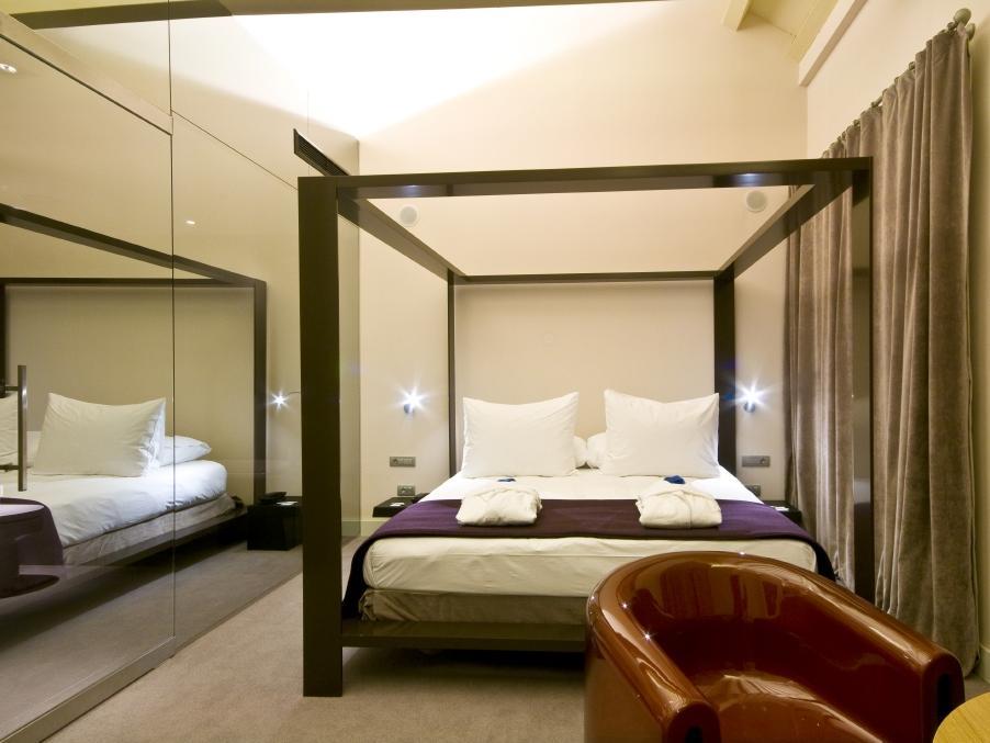 Hotel,