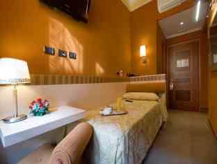 Single - Free WiFi access - Breakfast included