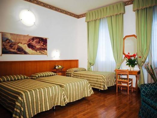 Triple Room - Free WiFi access - Breakfast included