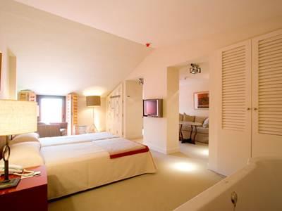 Double Room - Free WiFi access - Breakfast included