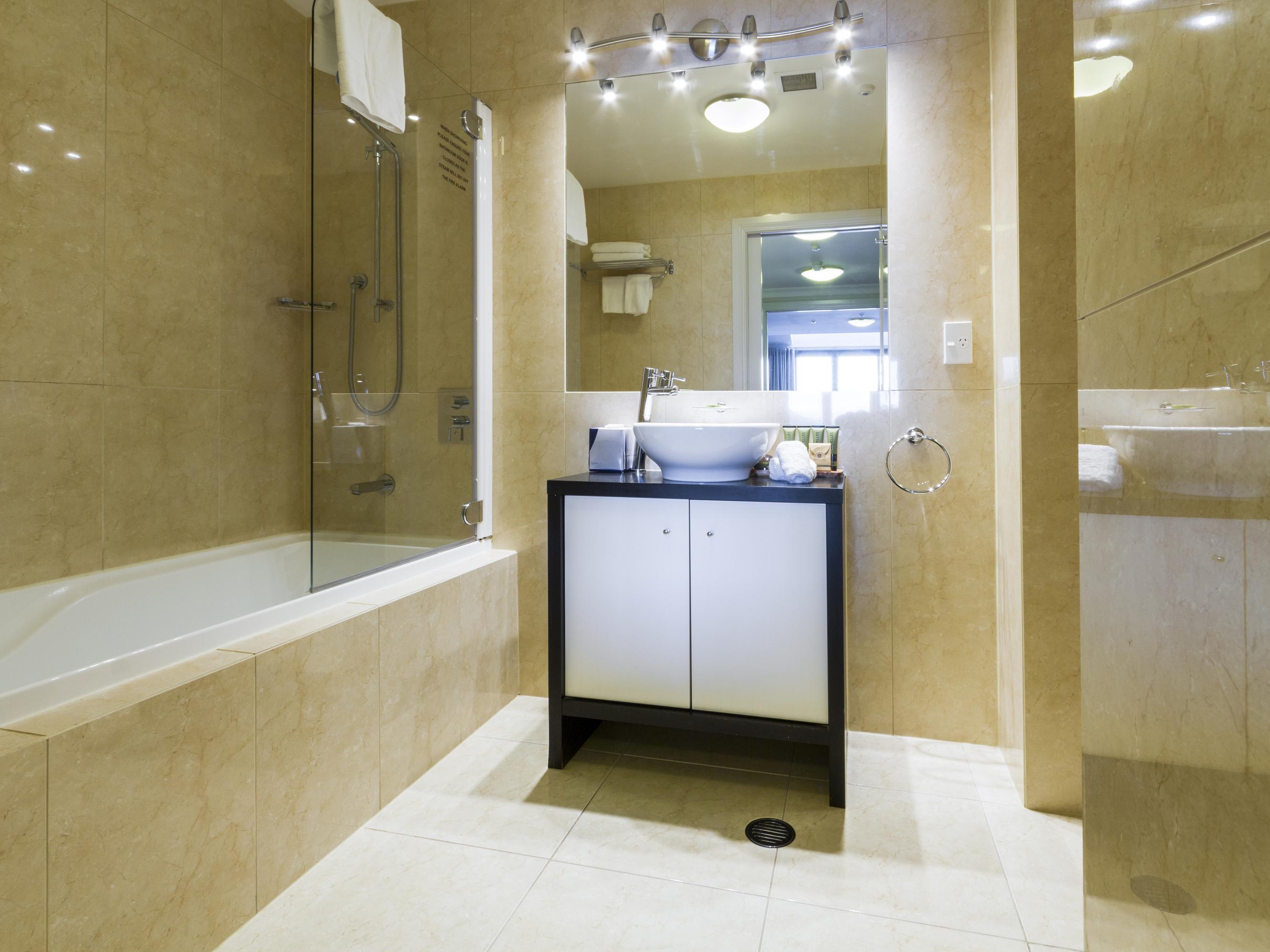2 Bedroom Lake View Suite Promo - Best price guarantee