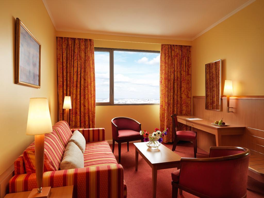 Executive King Suite - Non Refundable - Free WiFi access