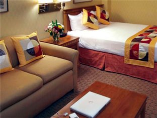 Deluxe Queen Bed - Free WiFi access - Breakfast included