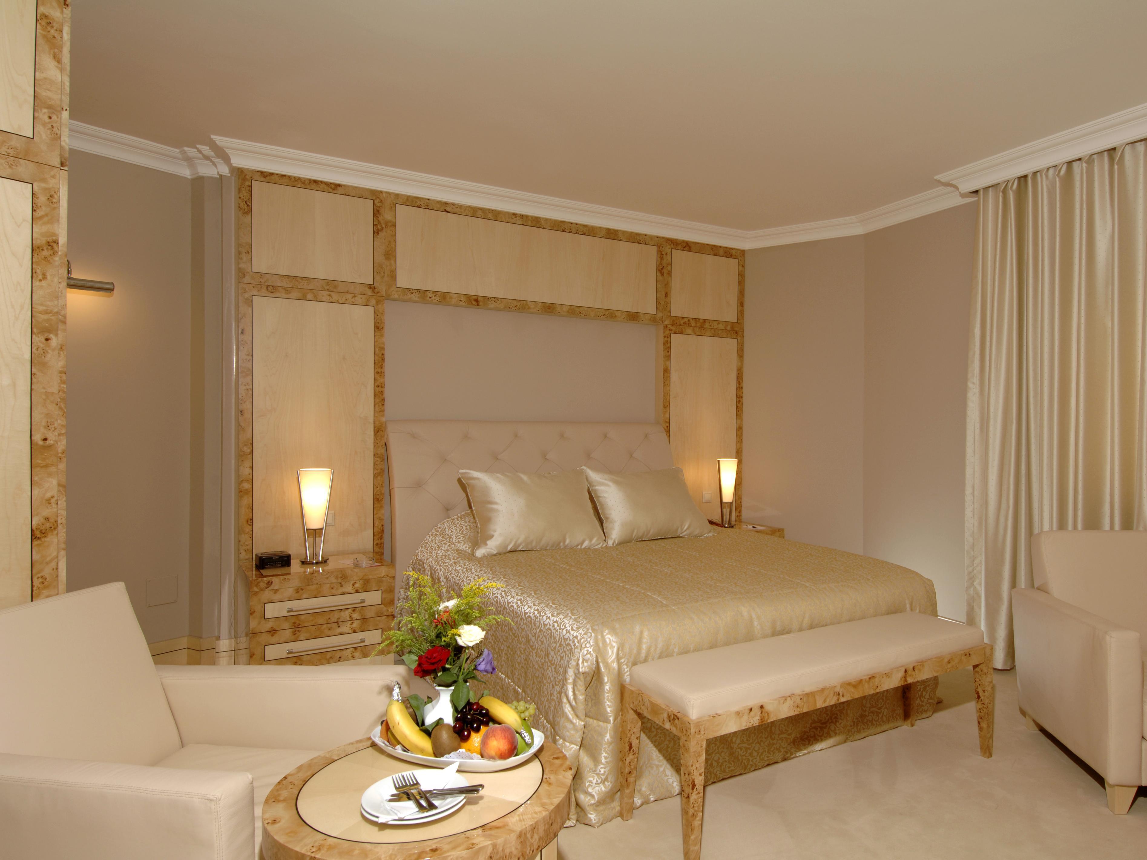 Corner Deluxe Room