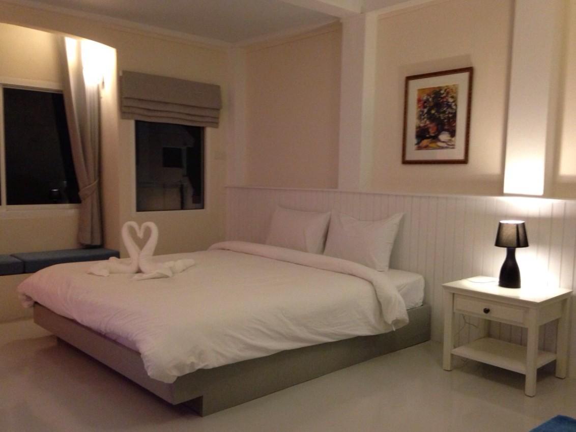 Studio King Bed - Free WiFi access - Breakfast included