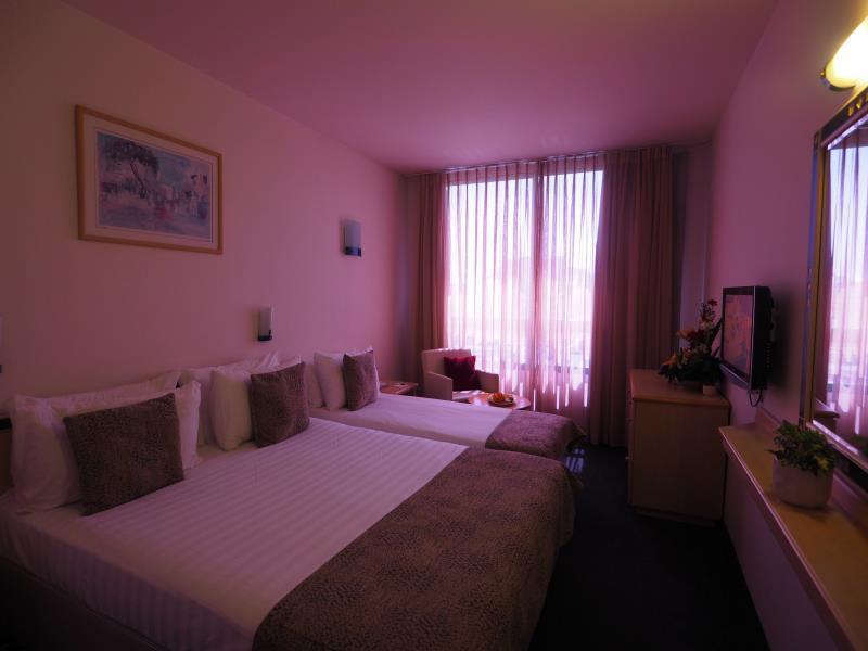 Family Room (2 Adults + 1 Child)