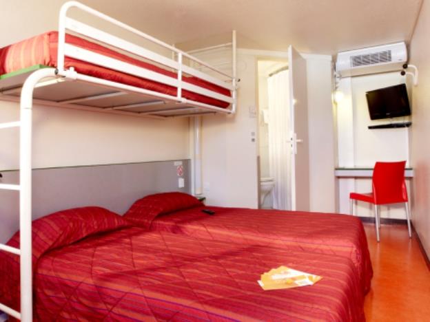 Triple Room - 3 Single Beds - Best price guarantee