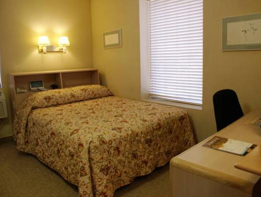 Deluxe Queen Room