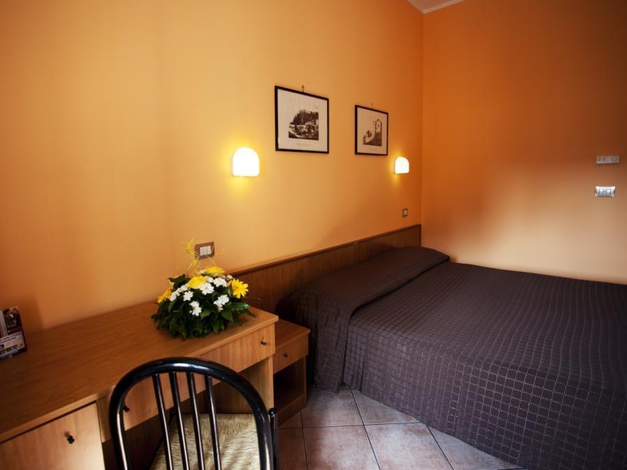 Double Single Use - Free WiFi access - Breakfast included