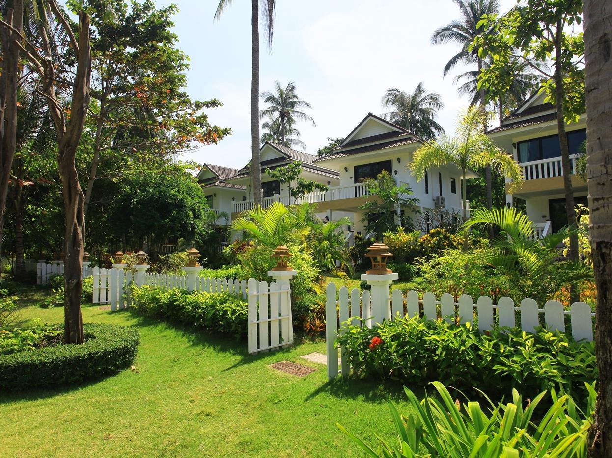 Rayaburi Resort-Beach Front Suite (King Size Bed only)'s Chr