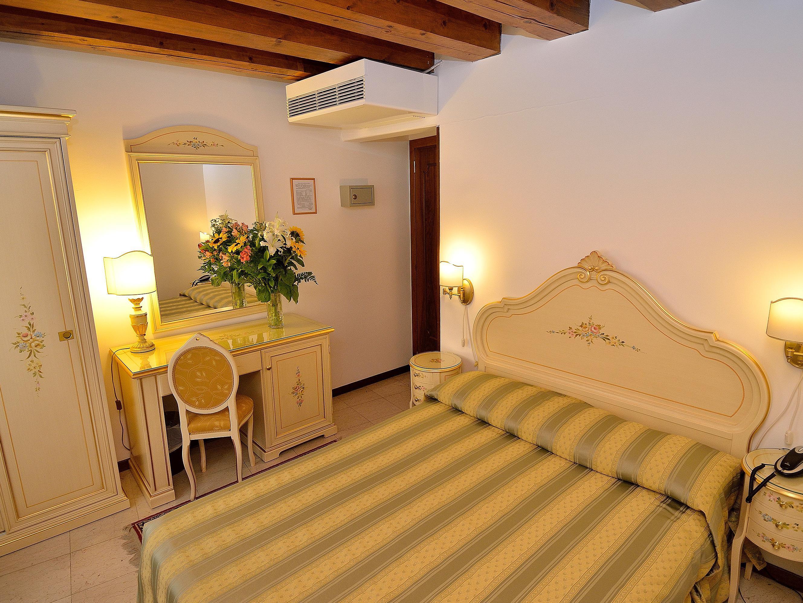 Triple Room BB Not Ref. - Free WiFi access - Breakfast included