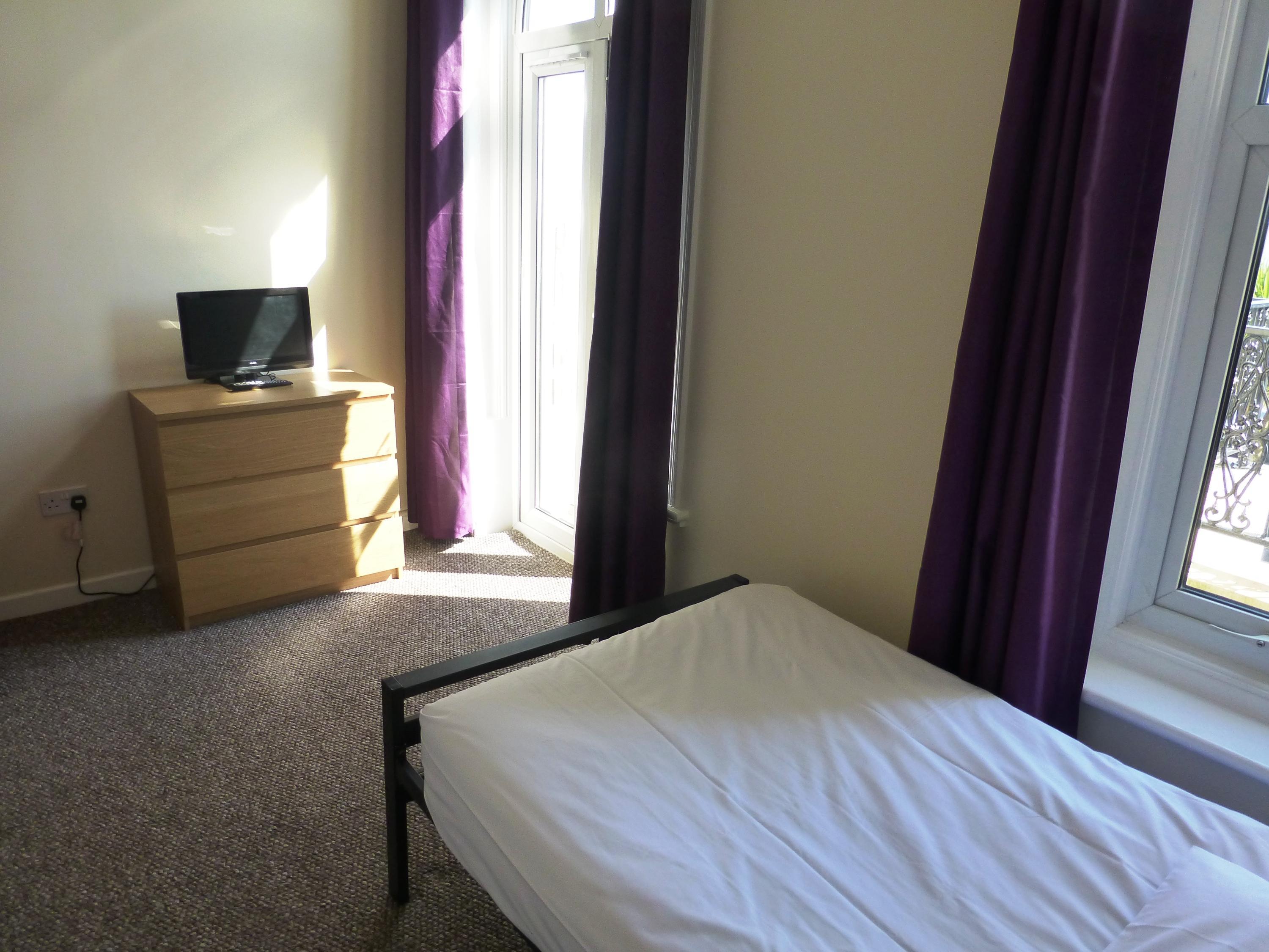 Family Room  - Free WiFi access - Breakfast included