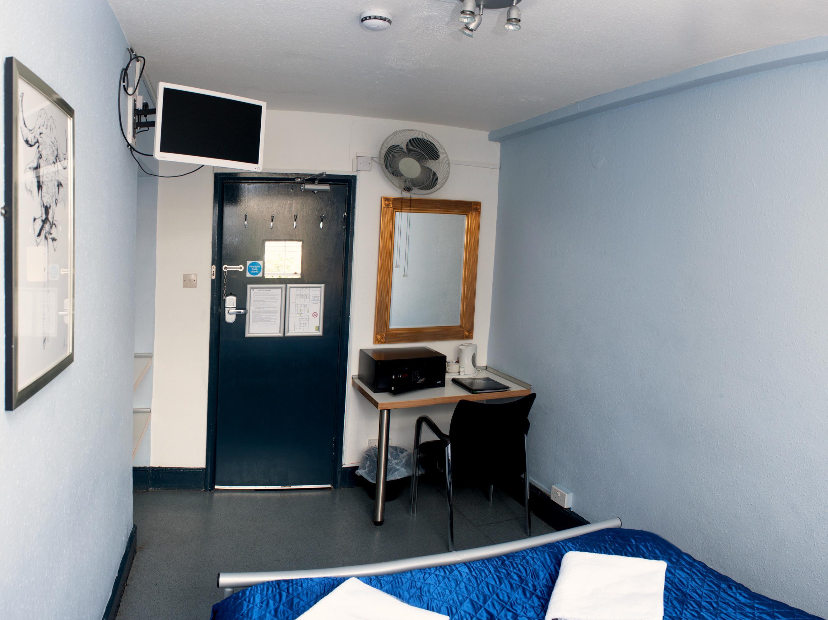 Double Room - Free WiFi access - Breakfast included