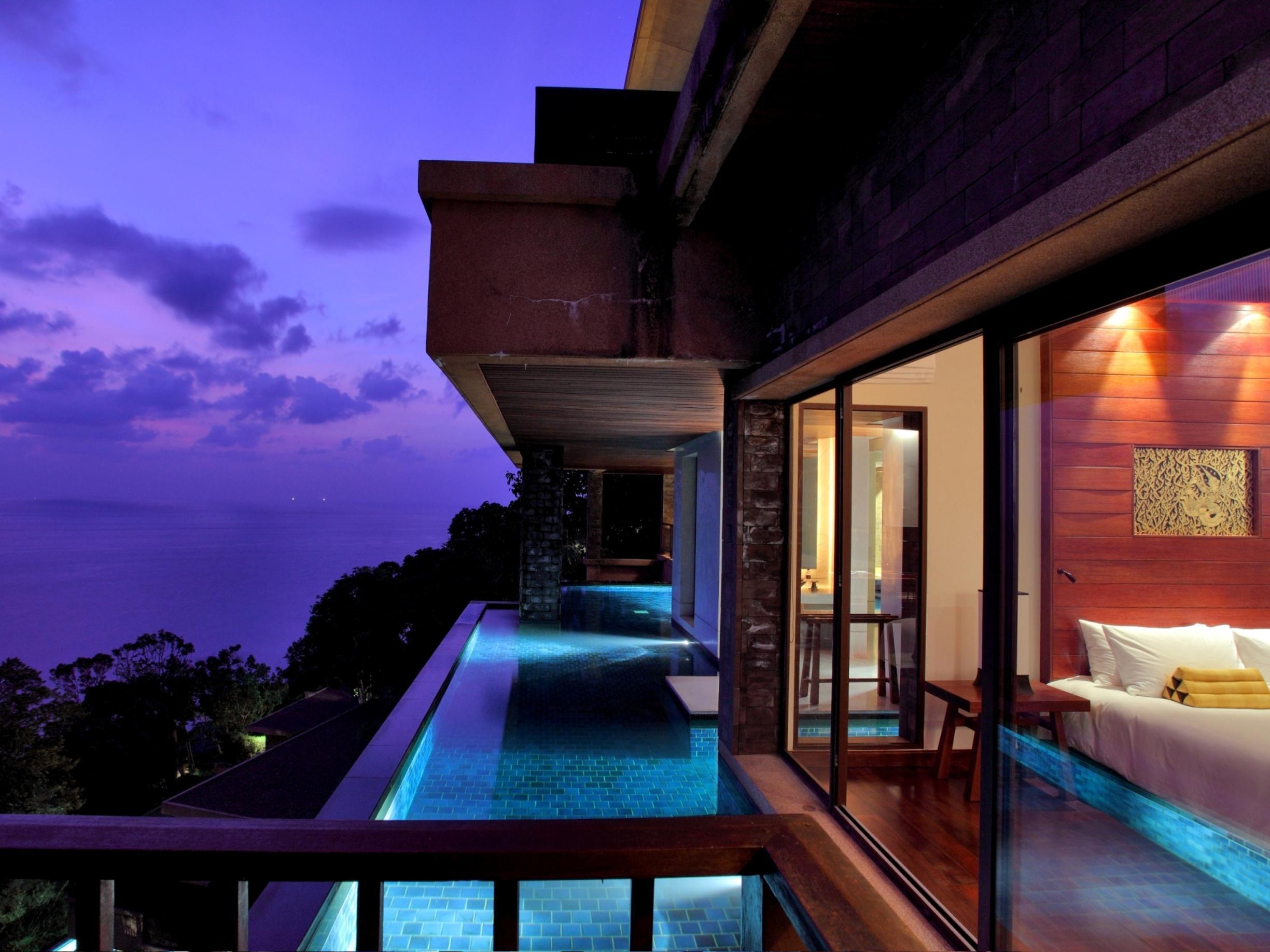 Spa Pool Suite with 30 Min Massage - Free WiFi access - Breakfast included