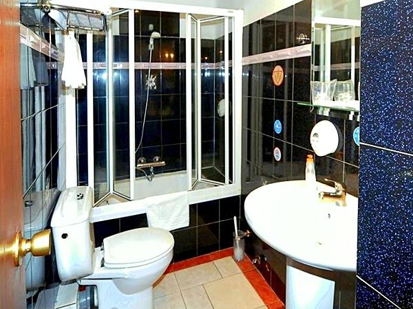 Bathroomis