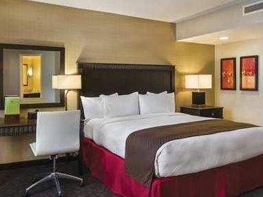 1 King Bed 2 Room Suite NS Super Sale - Best price guarantee