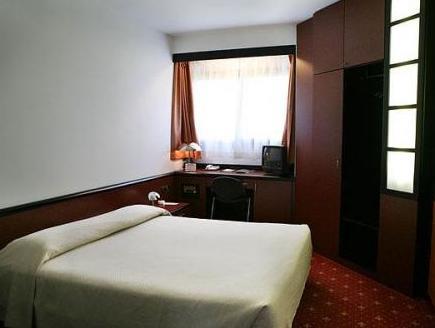 Double or Twin Room - Free WiFi access - Breakfast included