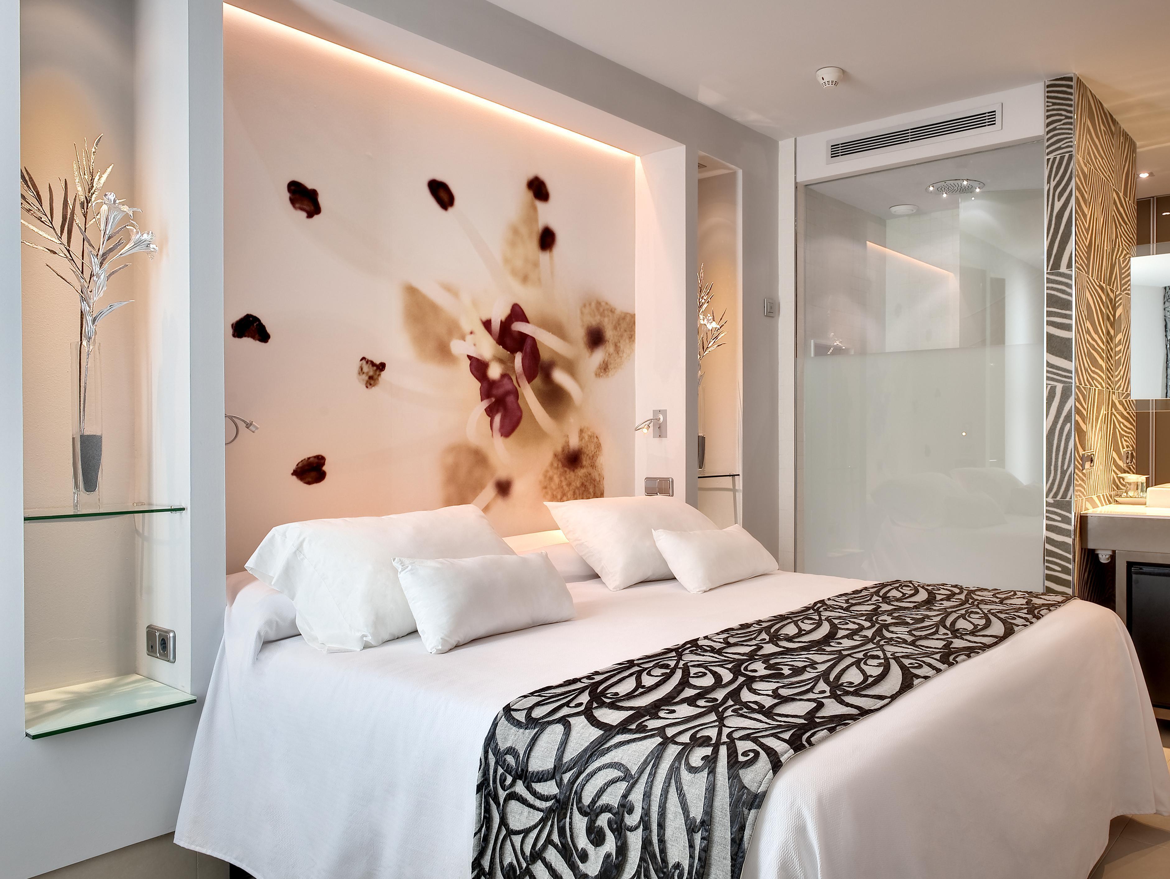 Superior Double Bed - Free WiFi access - Breakfast included