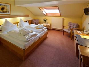 Economy double room - Breakfast included