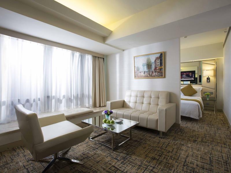 Suite - Free WiFi access - Breakfast included