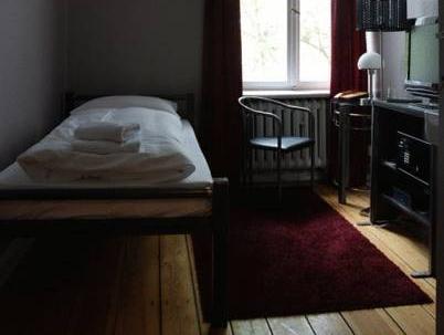Single Room with Shared Toilet Non Refundable - Best price guarantee
