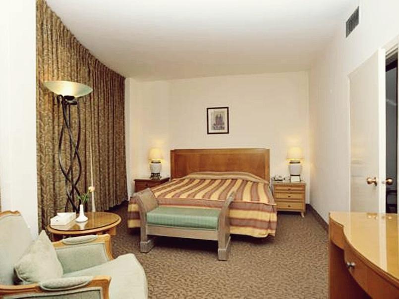 Roomis