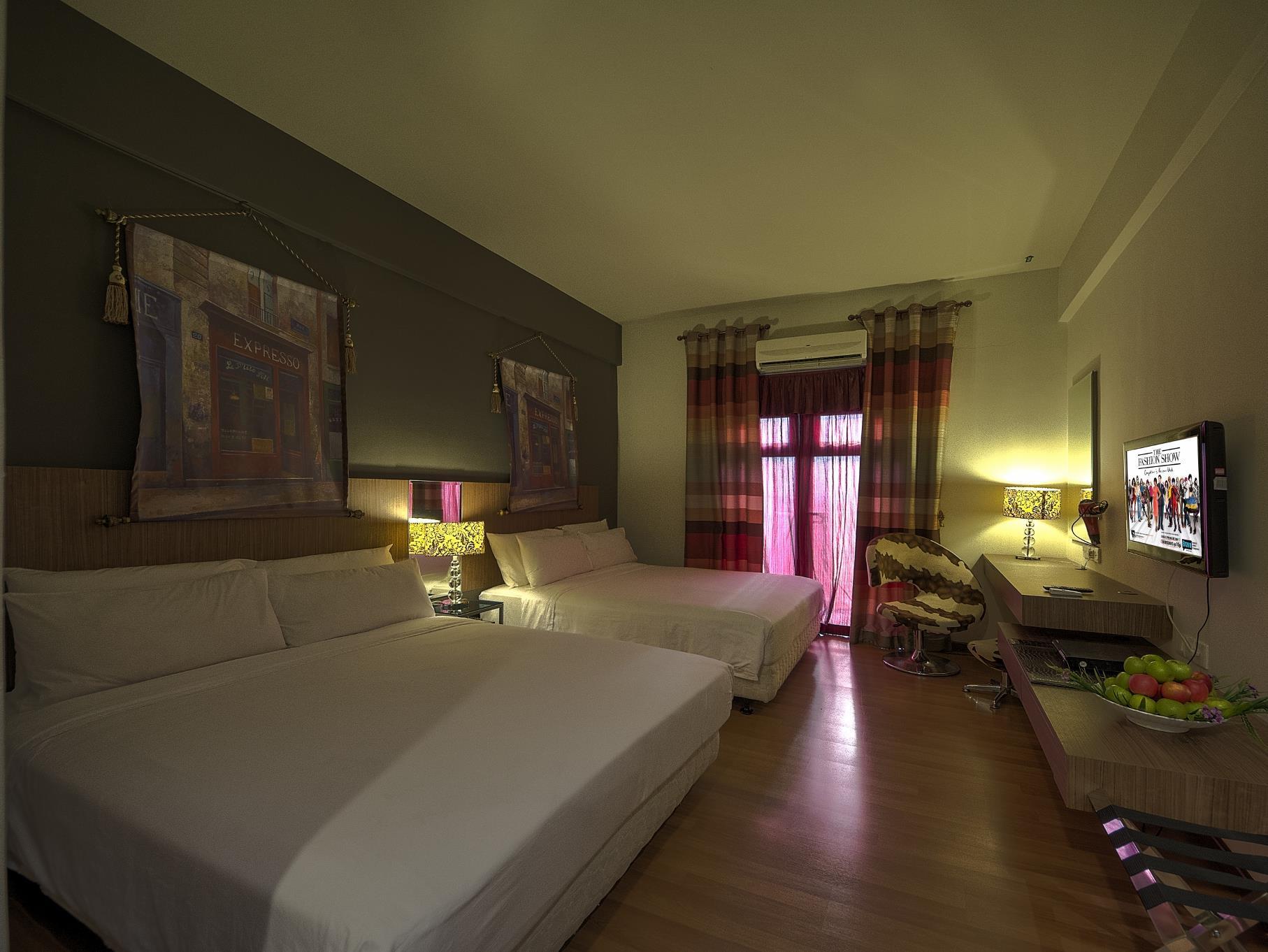 Premier (2 Queen Beds) - Free WiFi access - Breakfast included