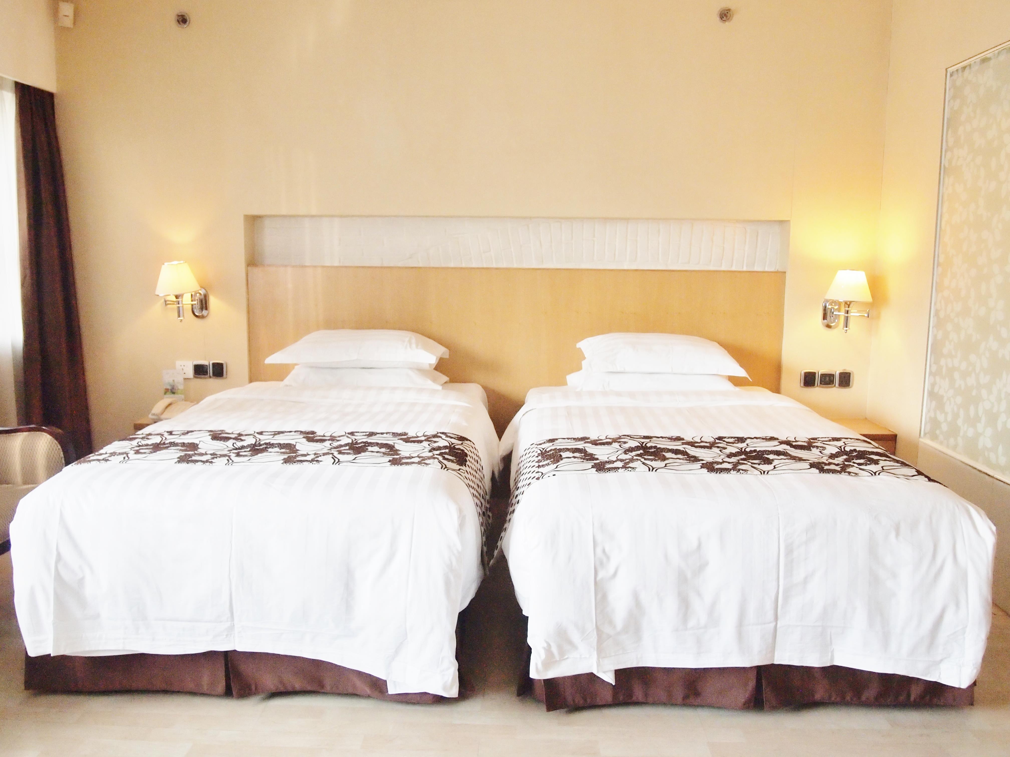 Beverly Deluxe- 3rd Person Stay for Free - Free WiFi access