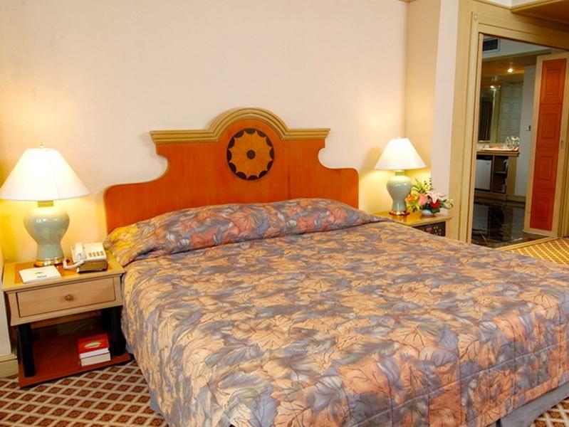 Deluxe Suite with Breakfast - Free WiFi access - Breakfast included