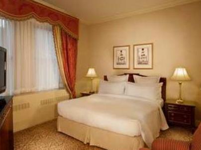 1 Queen Bed Deluxe Room - Best price guarantee