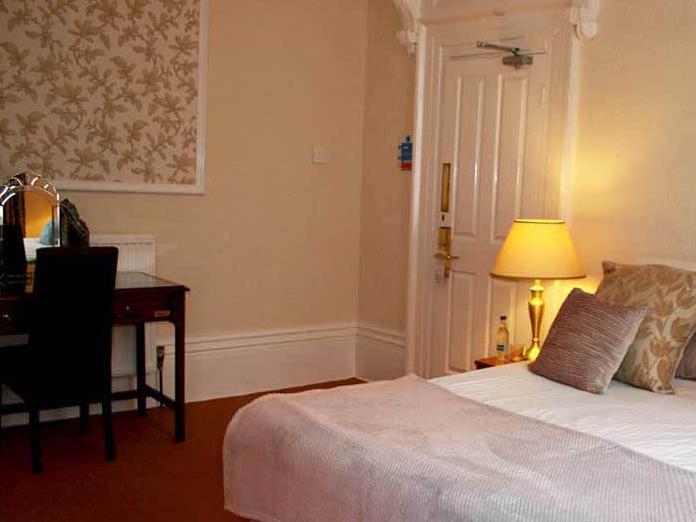 Double Room - Breakfast included