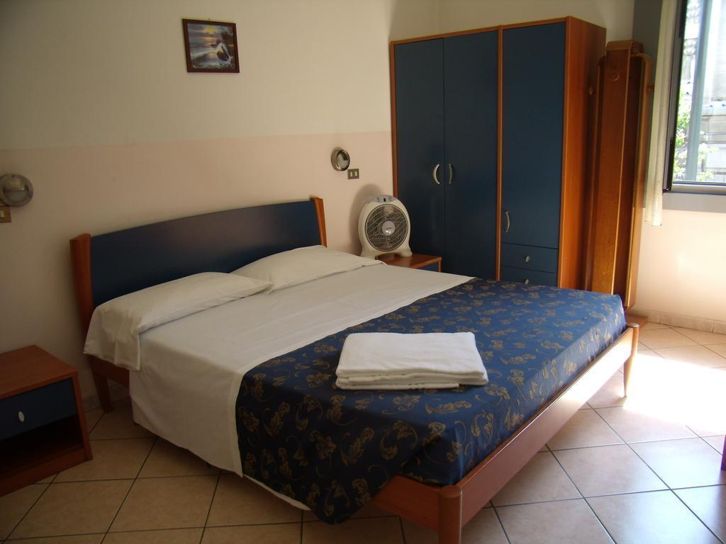 Double or Twin with Shared Bathroom Non Refundable - Free WiFi access