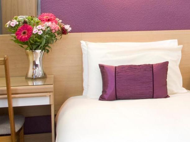 Single Room - Free WiFi access - Breakfast included