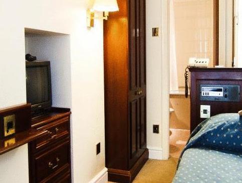 Single Room - Breakfast included