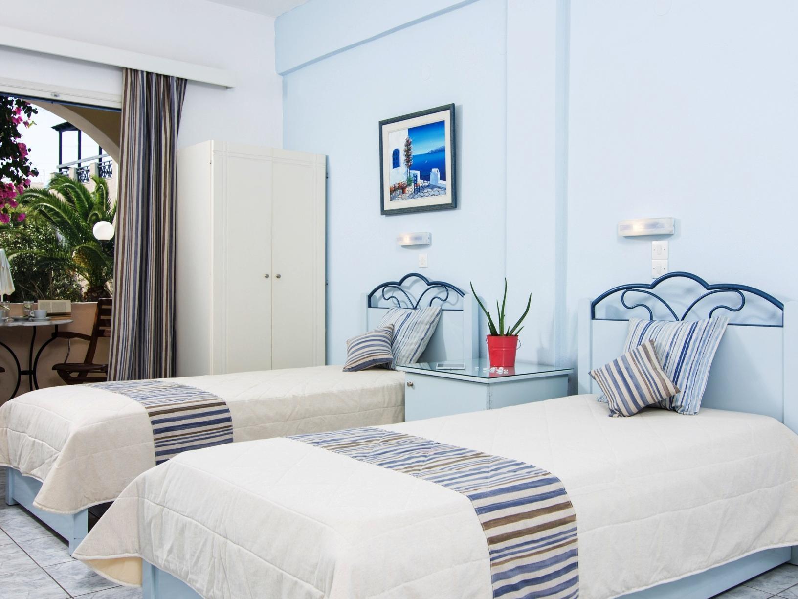 Triple Room - Free WiFi access - Breakfast included