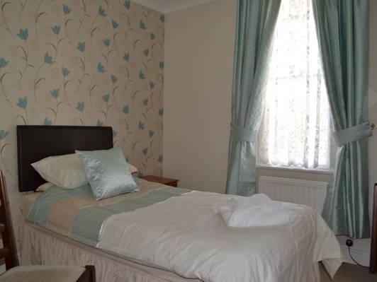 Single Room - Breakfast - Free WiFi access - Breakfast included
