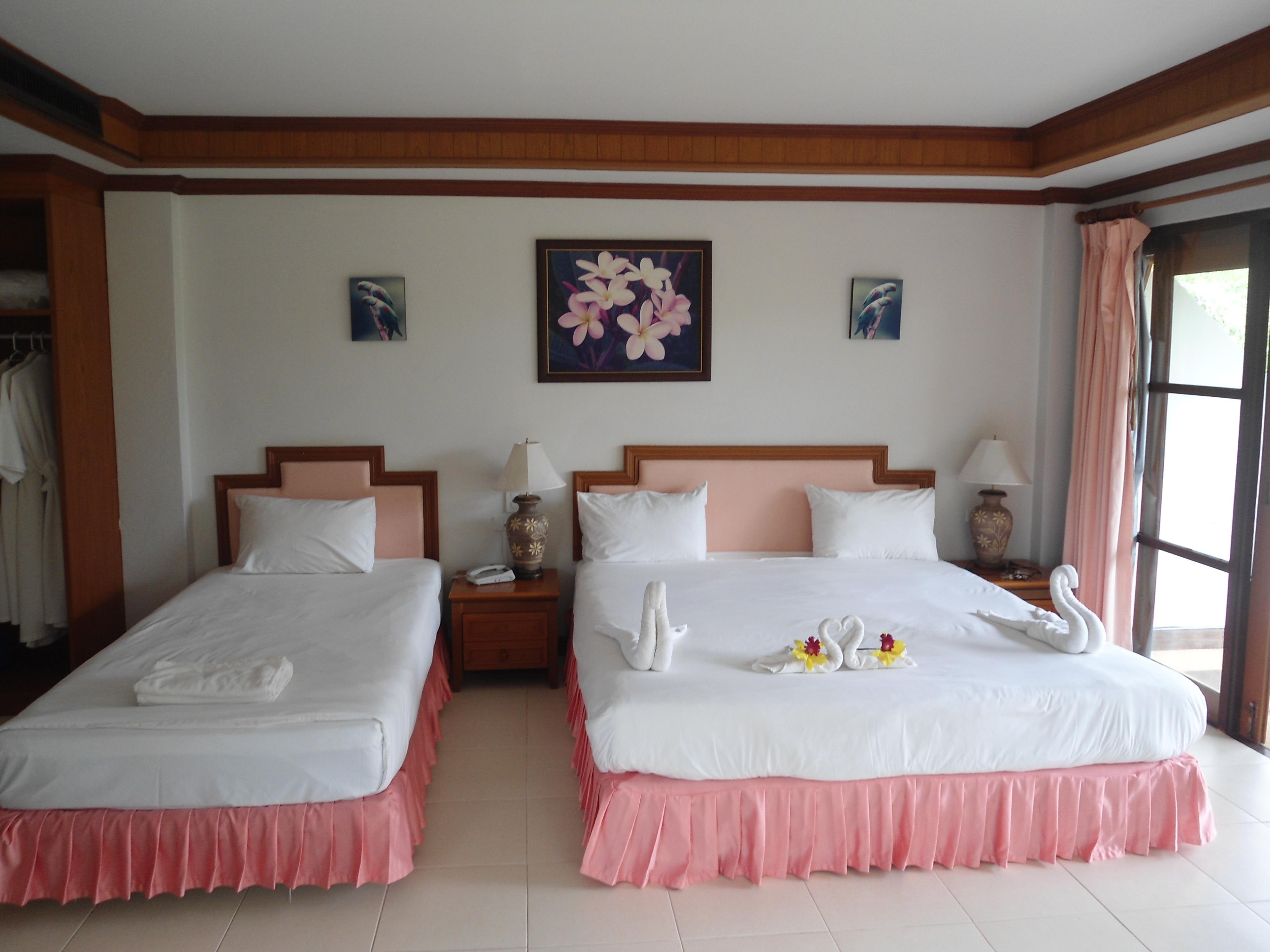 Hotel Family Room - Free WiFi access - Breakfast included