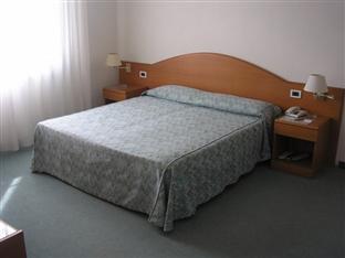 Roomis