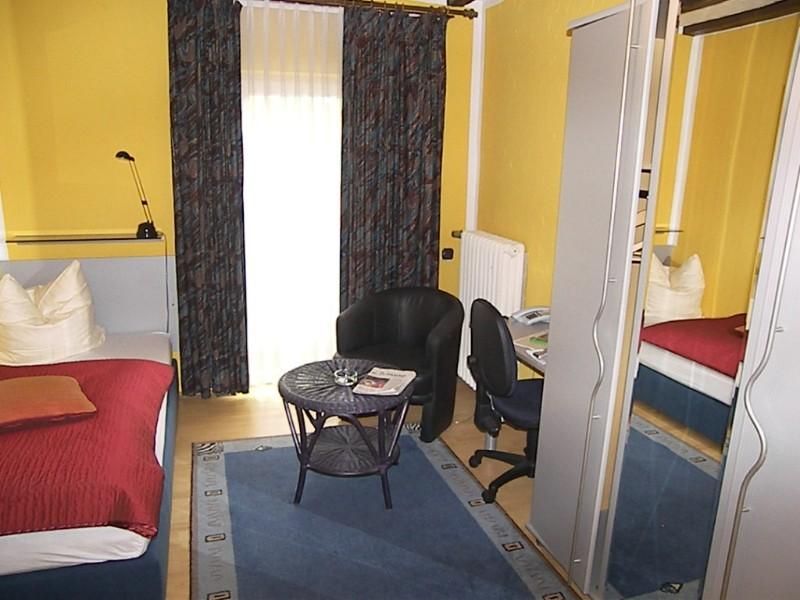 Roomis