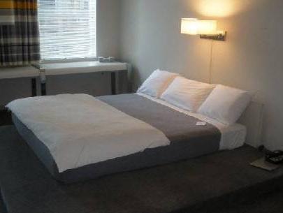 Hotel,