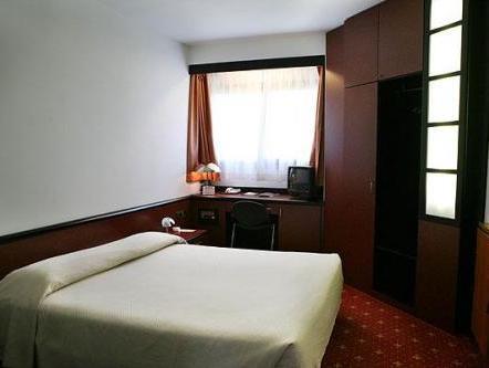 Double Room for Single Use - Free WiFi access - Breakfast included
